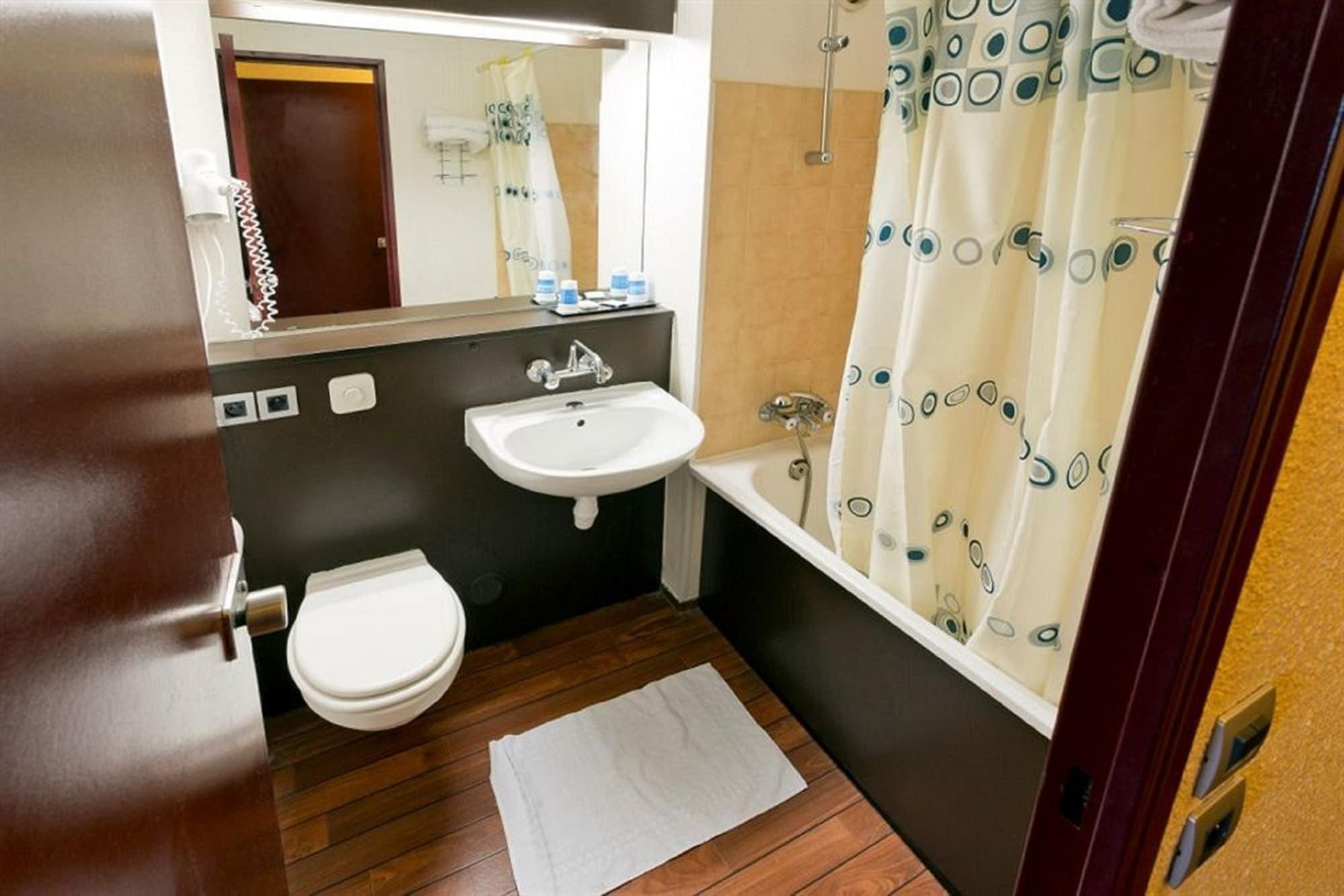 Отель Ibis Styles Paris Hippodrome De Vincennes Жуанвиль Экстерьер фото