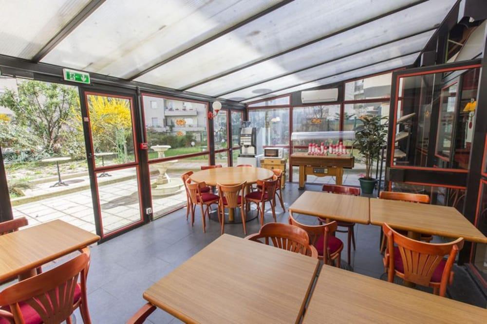 Отель Ibis Styles Paris Hippodrome De Vincennes Жуанвиль Экстерьер фото