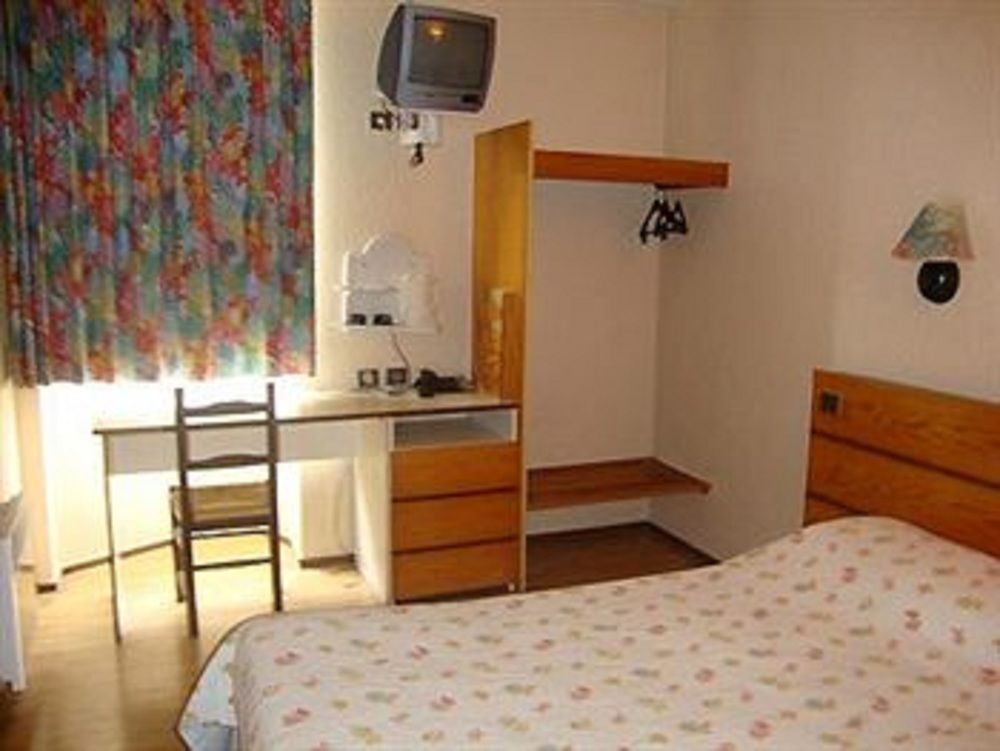 Отель Ibis Styles Paris Hippodrome De Vincennes Жуанвиль Экстерьер фото