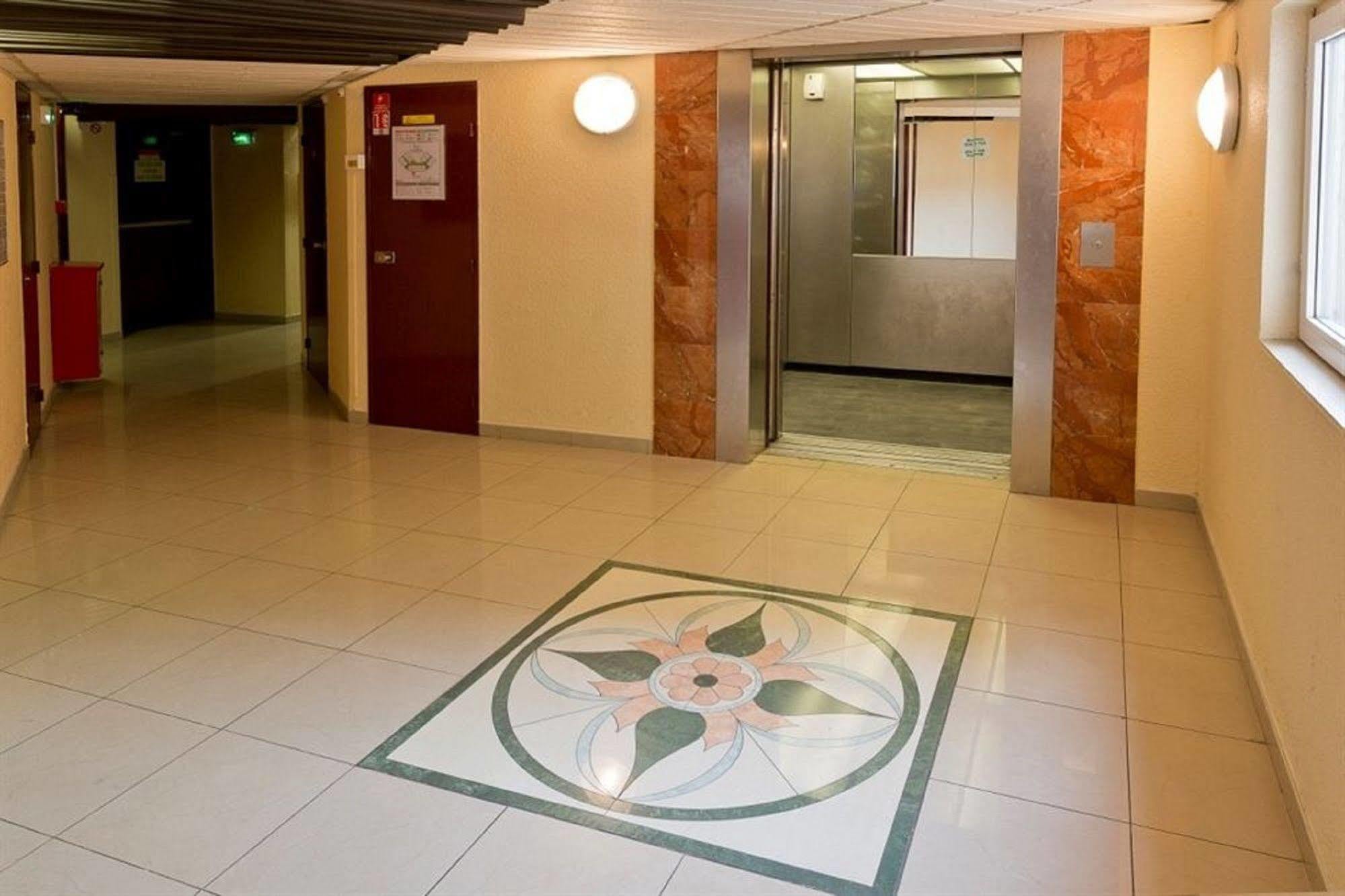 Отель Ibis Styles Paris Hippodrome De Vincennes Жуанвиль Экстерьер фото