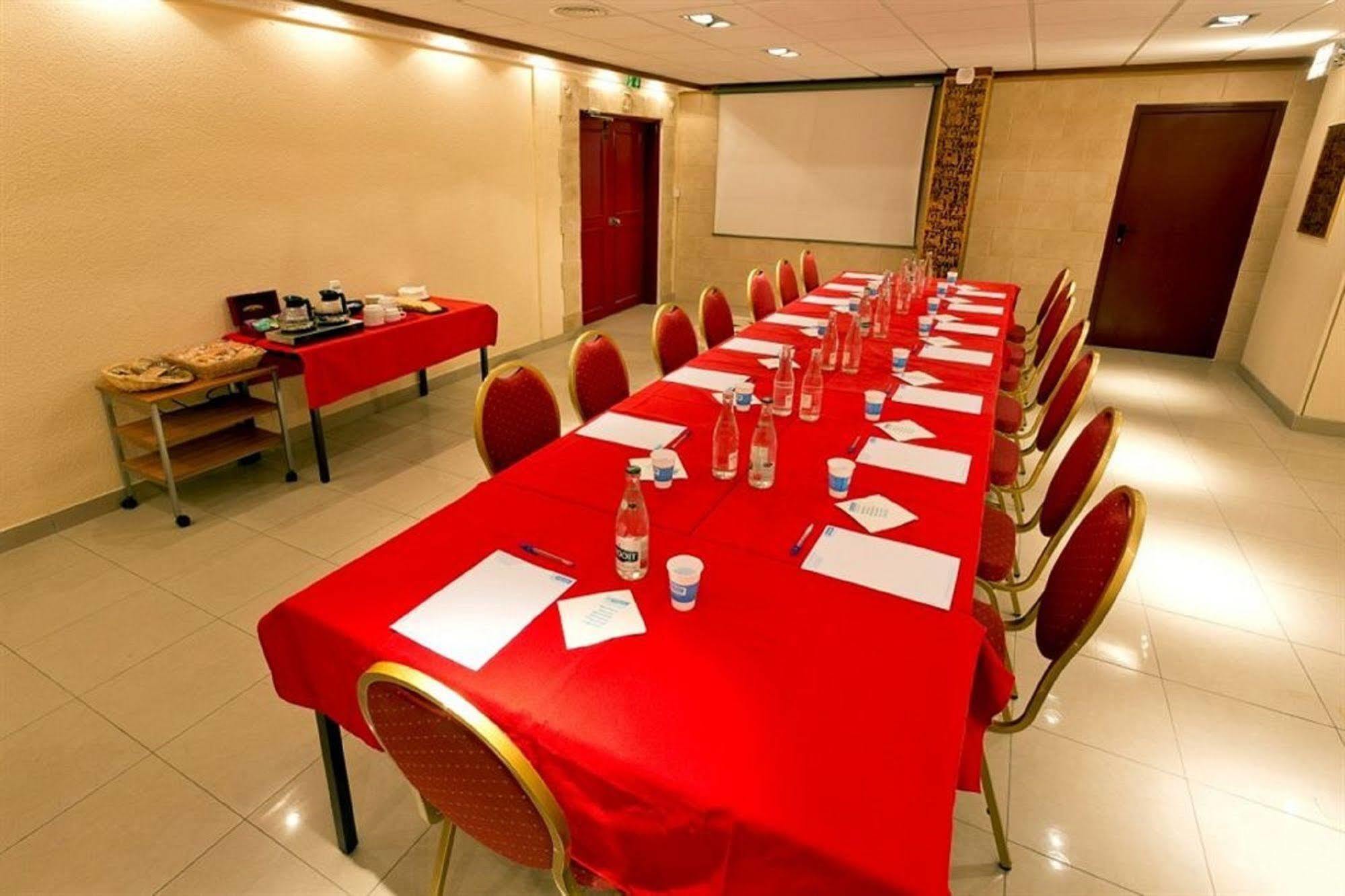 Отель Ibis Styles Paris Hippodrome De Vincennes Жуанвиль Экстерьер фото